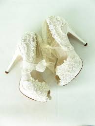 Elfenbein Spitze Hochzeitsschuhe Fur Braut Mit Perlen Schuhe Hochzeit Hochzeitsschuhe Und Brautschuhe