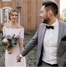 Hier findet ihr eine liste mit inspirationen und ideen für eure hochzeitsblumen. Was Kostet Eine Hochzeit Iv Brautstrauss Und Floristik