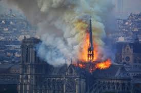 Les toits de la cathédrale sont immortalisés en réalité virtuelle grâce à l'agence targo et à la chaîne histoire. Le Recit En Images Notre Dame De Paris
