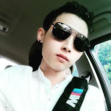 I had Paul Ghent here with me this morning collecting this gorgeous Victory  Vision with ABS and reverse gear. Paul knows quite a lot about Victory  motorcycles and in particular the Vision,