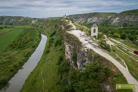 Republika mołdawi, mołdawia (moldova, republika mołdawii mołdawia bez wątpienia może okazać się bardzo trafionym pomysłem na spędzenie niezapomnianego sylwestra poza granicami … Moldawia Atrakcje Winnice Moldawskie Wina Co Warto Zobaczyc