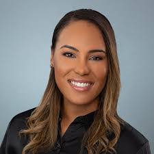 Yashira Cabrera's Instagram, Twitter & Facebook