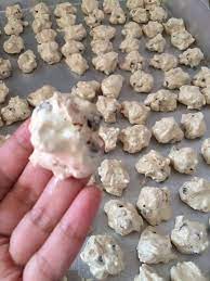 Pukul mentega dan gula sehingga putih dan kembang. Kuali Mama Resipi Biskut Snow White 125g Putih Telur Facebook