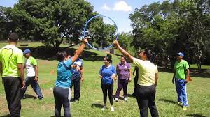 Disfruta en linea de los mejores juegos para adultos, juegos de matemáticas como sumas y restas para mantener la mente ágil, juegos de ciencias como anatomía, cuerpo humano o física, juegos lúdicos como buscar diferencias o sopas de letras, no solo los niños disfrutan de estos juegos. Actividades Ludicas Recreativas Al Aire Libre Parque La Llovizna Youtube