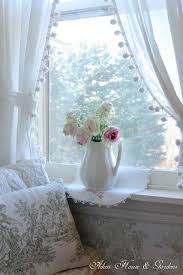 Decoracao Provencal Formosa Aconchegante Com Suavidade E Encanto Quarto Bonito Decoracao Para Janela Quarto Cortinas