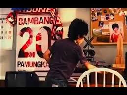 Dengan dukungan dari sahabatnya, heri (aldo tansani), gadis baru di sekolah yang ia sukai, anya (monica sayangbati), dan pelatih baru pak. Download Film Indonesia Full Muovie Garuda 19 Mp4 Mp3 3gp Naijagreenmovies Fzmovies Netnaija