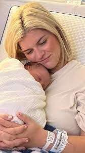 Laurie Whidden's Instagram, Twitter & Facebook