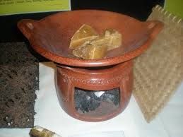 Anglo Adalah Kompor Kecil Untuk Alat Membatik Dibuat Dari Tanah Liat Kemudian Dibakar Agar Lebih Kuat Dan Awet Anglo Berben Tanah Liat Perjalanan Udara Beri