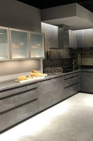 Kuchen In Grau Sind 2018 Total Angesagt Vor Allem In Kombination Mit Beton Optik Die Kuche Kann Dabei Aus Echt Kuche Beton Wohnung Kuche Moderne Graue Kuche