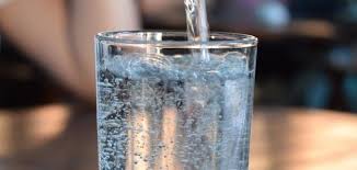 فائدة شرب الماء قبل النوم مدونة موناليزا