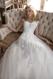 Dai un'occhiata alla simpatica collezione di abiti da sposa principessa 2020 economici online. Abito Da Sposa Principessa Come Scegliere Il Modello Dei Tuoi Sogni
