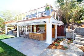 Cuisine D Interieur Astucieusement Transformee En Cuisine Ouverte D Ete