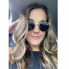 Shelby Kern's Instagram, Twitter & Facebook