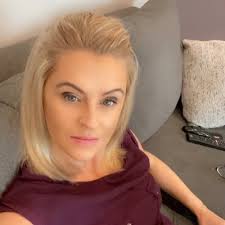 Laurie Ireland (@laurieireland81)