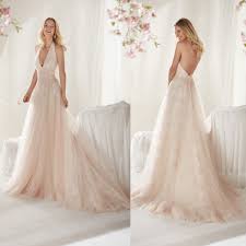 Abiti da sposa con scollo all'americana. Il Giardino Della Sposa Abito Da Sposa Collezione 2019 Abiti Da Sposa Rosa Abiti Da Sposa Sposa