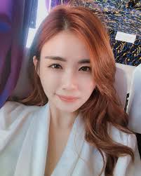 🌴 女孩子哪有什么退路父母不是退路嫁人更不是退路只有卡里的余额和手上的资源才是自己的底气💓