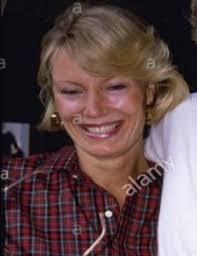 Kelly Linville's Instagram, Twitter & Facebook