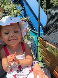 Who can take Christmas photos of little girls in Jamestown Tennessee?