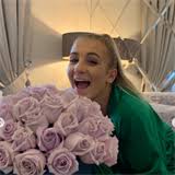 Babišova dcera vivien oslavila dvacetiny: Babisova Dcera Vivien Oslavila Dvacetiny Luxusni Vecere S Tatou Mamou A Pritelem Iljou Expres Cz