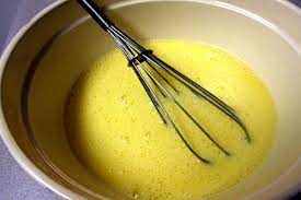 Taglio il guanciale a listarelle piuttosto spesse (così una volta cotto risulterà morbido all'interno e croccante all'esterno). Cotto E Mangiato Del 17 Maggio Uovo Sbattuto Ricettepercucinare Com