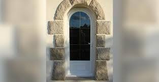 Cette porte d'entrée en bois massif posée à mauguio 34130 est l'une des réalisations proposées par notre espace conseil tryba montpellier, expert en menuiseries pvc, aluminium et bois. 8 Idees De Porte D Entree Portes Entree Portes Cintrees