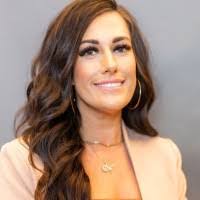 Mandy Oates's Instagram, Twitter & Facebook