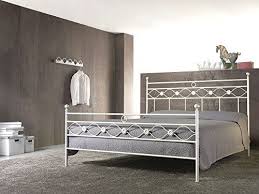 Altra alternativa è il letto matrimoniale young in ferro battuto, un letto moderno con uno stile semplice e minimal prodotto tutto in maniera artigianale. Letto Matrimoniale In Ferro Battuto Incanto Di Cosatto A Https Www Amazon It Dp B00n92dio6 Ref Cm Sw R Letto Ferro Battuto Letto Matrimoniale Arredamento