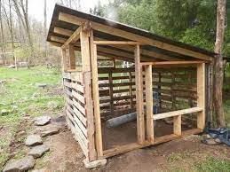 This coop will protect your chicken from wild cats, hawks, eagles owls and raccoons. More Ideas Below Easy Moveable Small Cheap Pallet Chicken Coop Ideas Simple Large Recycled Chicken Chicken Coop Pallets Walk In Chicken Coop Chickens Backyard
