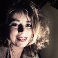 Lisa Sosnowski's Instagram, Twitter & Facebook