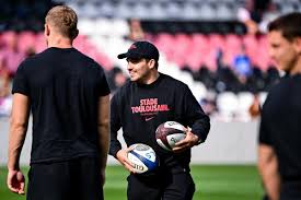 Antoine Dupont: Trop Star? Ugo Mola Prend sa Défense! 🏉 - Imagen principal del artículo