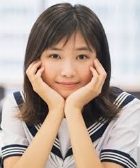 小野莉奈ぶさいくかわいくない水着 うい 女性アイドル 怒った顔