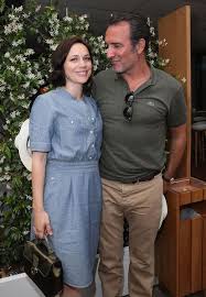 Public a rapporté dans son édition du 6 mars 2020 que nathalie péchalat et jean dujardin quitteront la france pour s'installer en suisse. Jean Dujardin Et Nathalie Pechalat Deux Amoureux A Roland Garros Jean Dujardin Habillement Homme Jeans