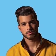 Alex Quin's Instagram, Twitter & Facebook