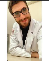 👨🏼‍⚕️🩺