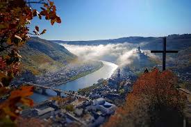 The castle goes back to the start of the 12th century. Sehenswertes In Cochem Stadt Cochem An Der Mosel