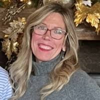 Lori Schlueter's Instagram, Twitter & Facebook