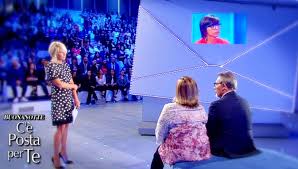 Vuoi recuperare il rapporto con una persona a te cara? C E Posta Per Te Le Storie Della Prima Puntata Maria De Filippi Interviene