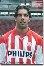 Ruud van nistelrooij ziet zijn psv onder 19 ruim verliezen. Brabants Kwartiertje Voldoende Voor Winst Ruud Van Nistelrooy Eindelijk Trefzeker Voor Psv 31 Mrt 2001 Nieuws Supportersvereniging Psv