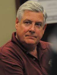 WHO HOLDS THE CRAYONS: HOW OTHER STATES REDISTRICT LEGISLATURES”