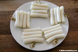 Kue beras korea atau tteokbokki menjadi makanan yang sering kita temukan di serial drama korea. Cara Membuat Resepi Kek Beras Korea Foody Bloggers