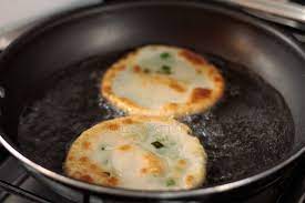 Pan Frying Shallow Frying And Deep Frying What S The Difference Deep Fried How To Cook Pancakes Fried Spring Rolls