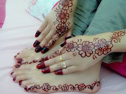 Artikel ini akan mengajarkan kepada anda cara memakai henna khusus kulit dengan aman untuk menciptakan seni tubuh yang indah dan sensual. Gaya Terbaru 44 Gambar Henna Kaki Untuk Anak Anak Paling Keren