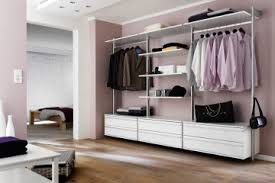 Mann verwandelt dachboden in ankleidezimmer und die fotos kleiderschrank dachboden. Begehbarer Kleiderschrank Ideen Planungswelten De