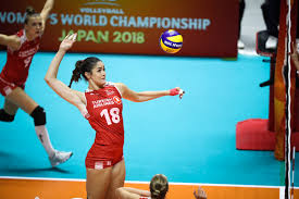 Orta oyuncu pozisyonunda görev almaktadır. Zehra Gunes Le 2 Sezon Daha Voleybol Plus