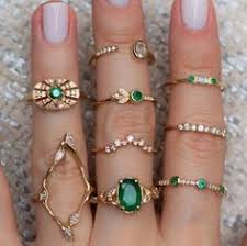 Daarnaast vinden we het belangrijk dat onze sieraden duurzaam zijn. 900 Ideeen Over Aphrodite Sieraden Gelaagde Ketting Minimalistische Sieraden Statement Ketting