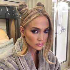 Capelli castano cappuccino come jlo, guida al trend. Jennifer Lopez Come Una Ragazzina Acconciature E Tagli Capelli Da Sogno Amica