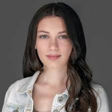 Isabella Reilly's Instagram, Twitter & Facebook