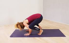 Hatha yoga refers to the practice of physical asanas or yoga postures… Yoga Krahe Starke Arme Perfekte Balance Foodspring Magazine