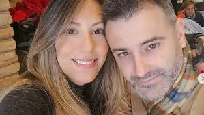 Delly Madrid mostró a sus mellizas en foto navideña