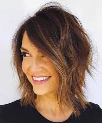 Questo taglio di capelli di media lunghezza a . 120 Idee Su Tagli Medi Long Bob Nel 2022 Tagli Di Capelli Capelli Acconciature